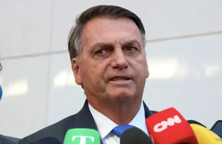 Jair Bolsonaro: Michelle deve ser candidata a senadora pelo DF