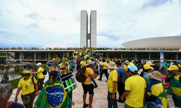 CCJ da Câmara deve votar projeto que anistia envolvidos no 8 de Janeiro na semana que vem