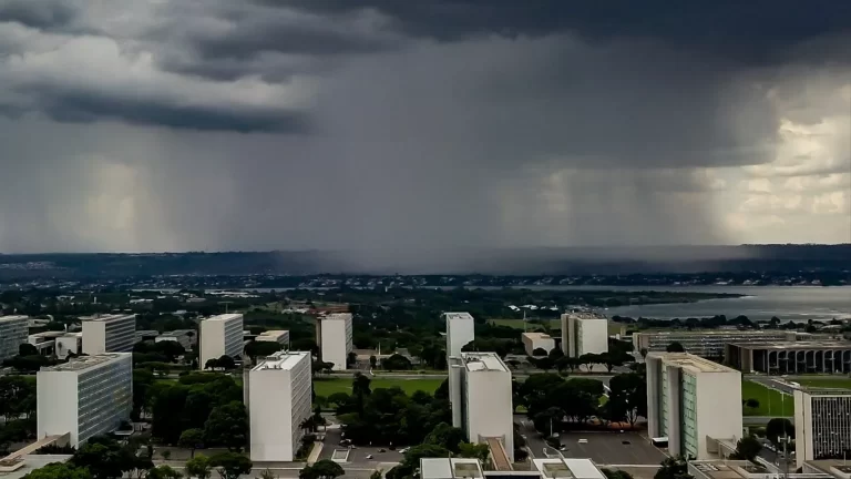 DF e seis estados estão em alerta amarelo para tempestade