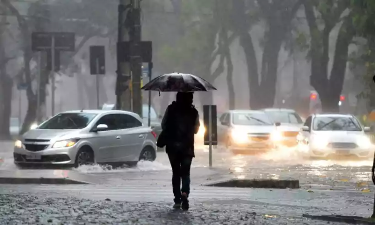 Ciclone no Atlântico deve provocar tempestades e vendavais no Sul; veja previsão do tempo