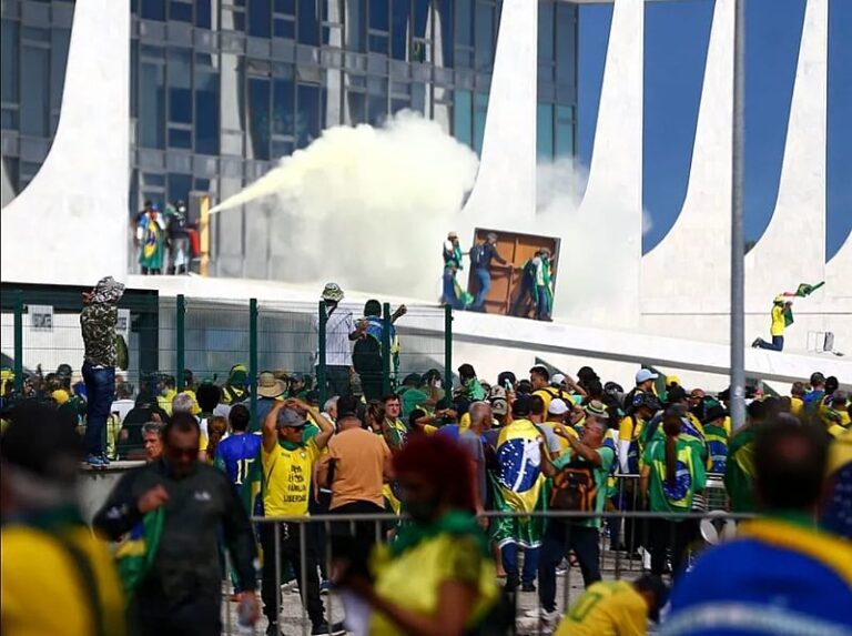 Justiça Argentina ordena prisão de 61 brasileiros pelo 8 de janeiro