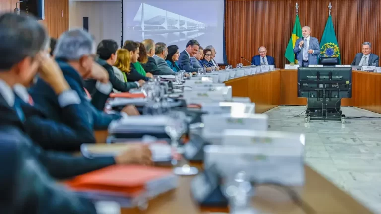 Lula se encontra com ministros nesta sexta para balanço da gestão e confraternização