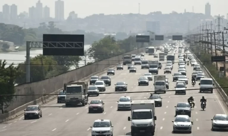 Rodízio de veículos em SP está suspenso a partir desta segunda, 23