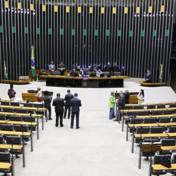 Governo e oposição reagem às votações do IOF e aumento de deputados