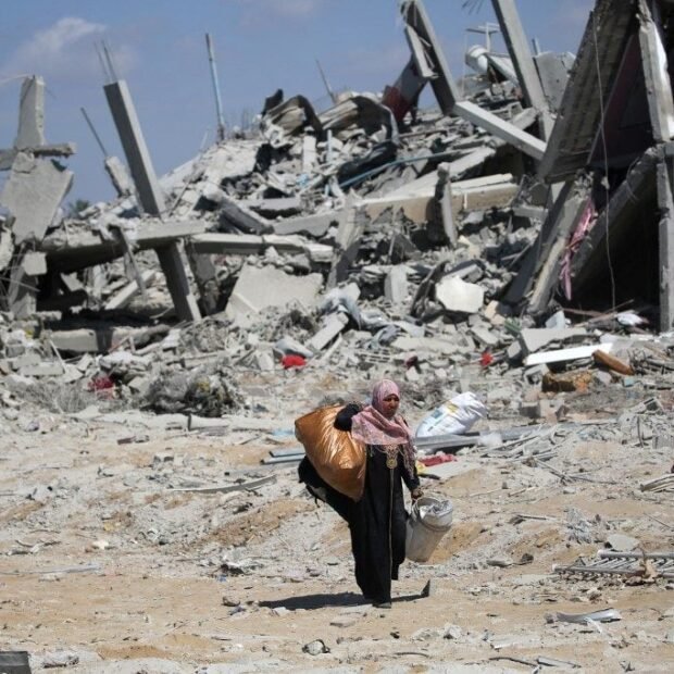 Bombardeios em Gaza causam dezenas de mortos, diz Defesa Civil
