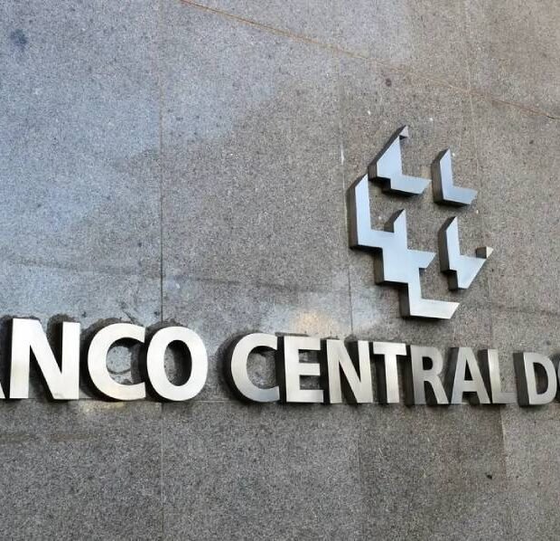 Risco de ultrapassar teto da meta de inflação em 2025 cai para 68%, diz BC