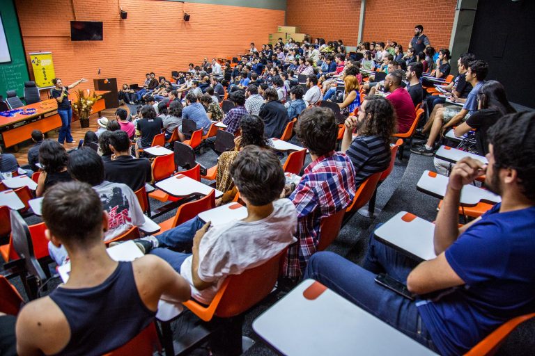 Comissão discute violência por intolerância em universidades