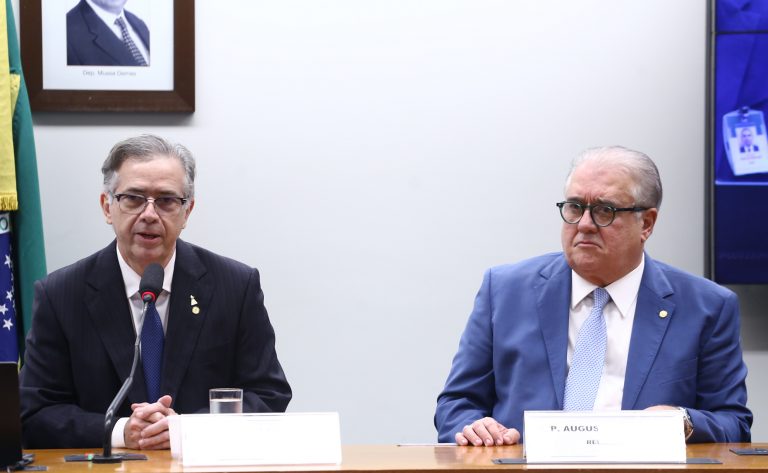 Debate sobre regras para motoristas e entregadores por aplicativo