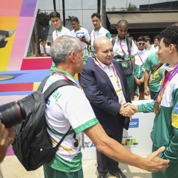 ibaneis visita os jogos da juventude em brasília