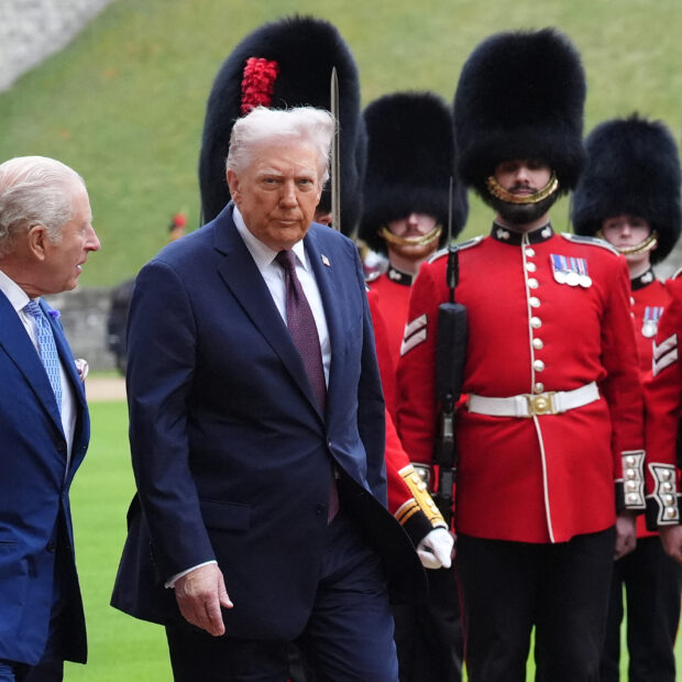 Donald Trump inicia visita oficial ao Reino Unido chegando ao castelo de Windsor