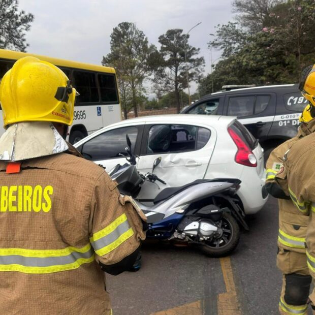 Acidente entre carro e moto fere motociclista no Setor Policial Sul