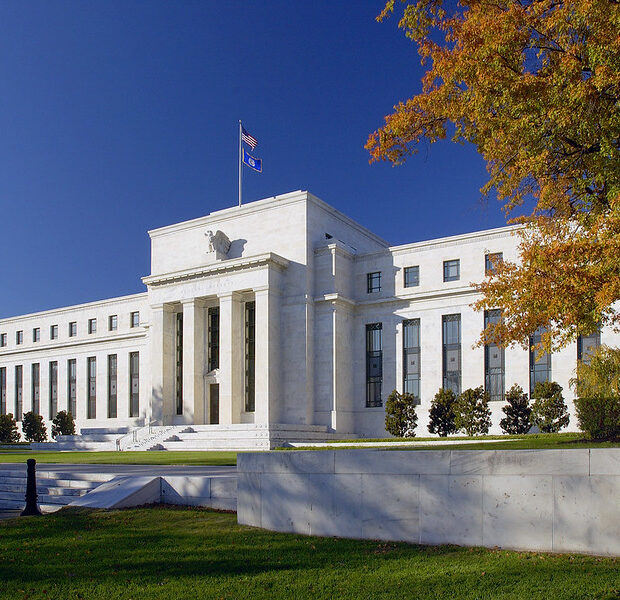 Fed cortou os juros nesta semana para apoiar mercado de trabalho, diz dirigente