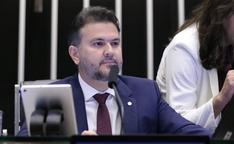 Corregedoria propõe suspensão de três deputados e advertência aos demais pela ocupação do plenário