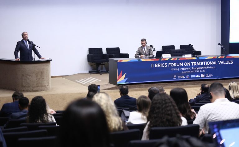 BRICS une esforços para reduzir pobreza e melhorar saúde