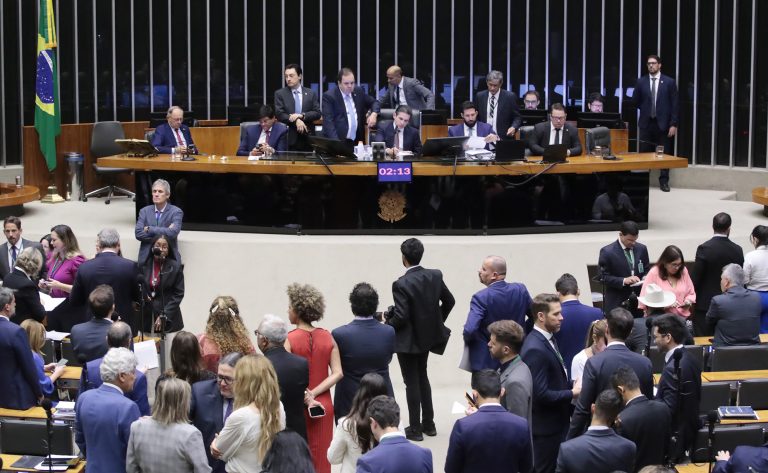Câmara aprova urgência para projeto de anistia