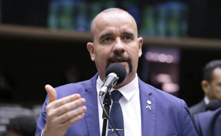 PMs poderão ter armas iguais às do Exército