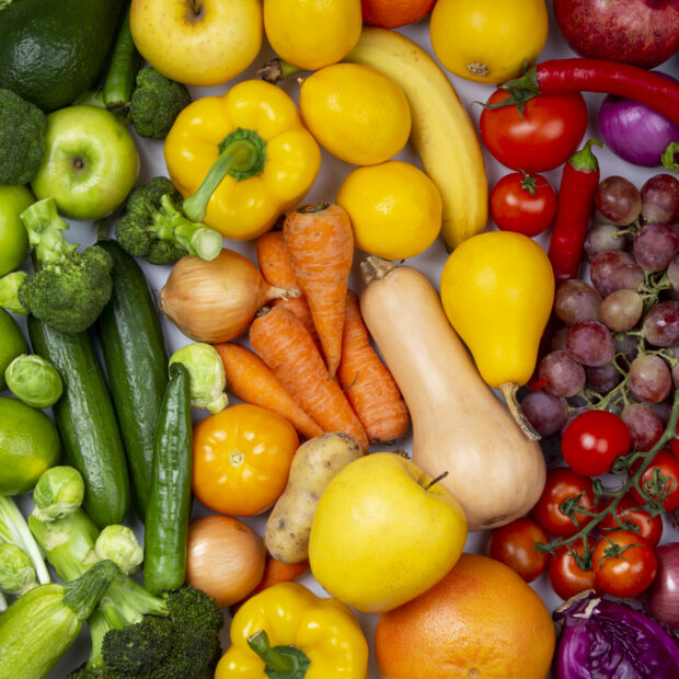 Alimentos frescos da estação para o dia a dia