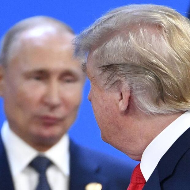 80104262_US-President-Donald-Trump-R-looks-at-Russia27s-President-Vladimir-Putin-as-they-take-their-p-620x620-5.jpg-5