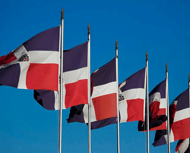 AFP_DominicanFlags_1-2-620x500.png