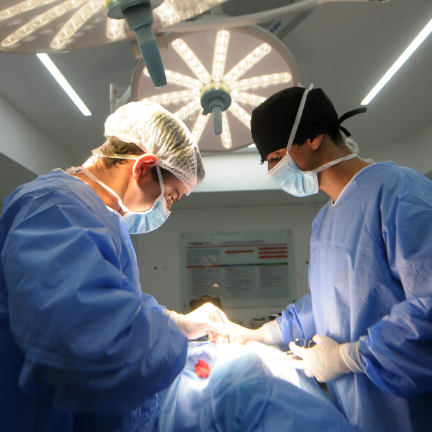 Cirurgia-eletiva-do-Programa-OperaDF-Matheus-Oliveira-Agencia-Saude-DF-1-620x620.jpg