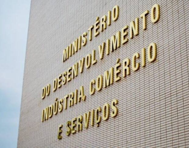Ministerio-do-Desenvolvimento-Industria-Comercio-e-Servicos-620x486-2.jpg-2