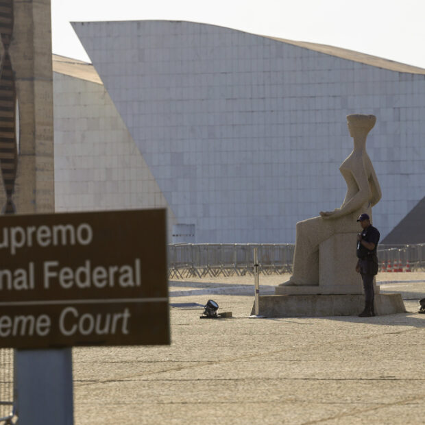 STF-retoma-julgamento-de-Bolsonaro-e-mais-sete-aliados-1-620x620-3.jpg-3