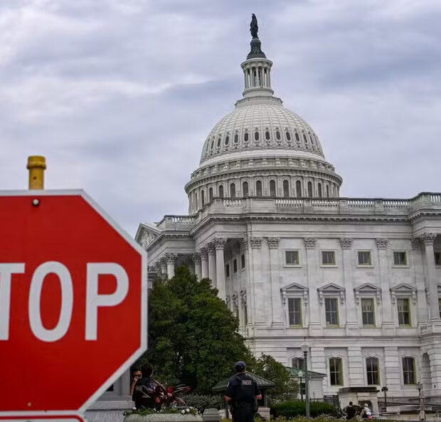 afp-20250930-77ax7hx-v1-midres-deadlineforcongresstoadoptbudgetandavoidshutdown-620x593-2.jpg-2