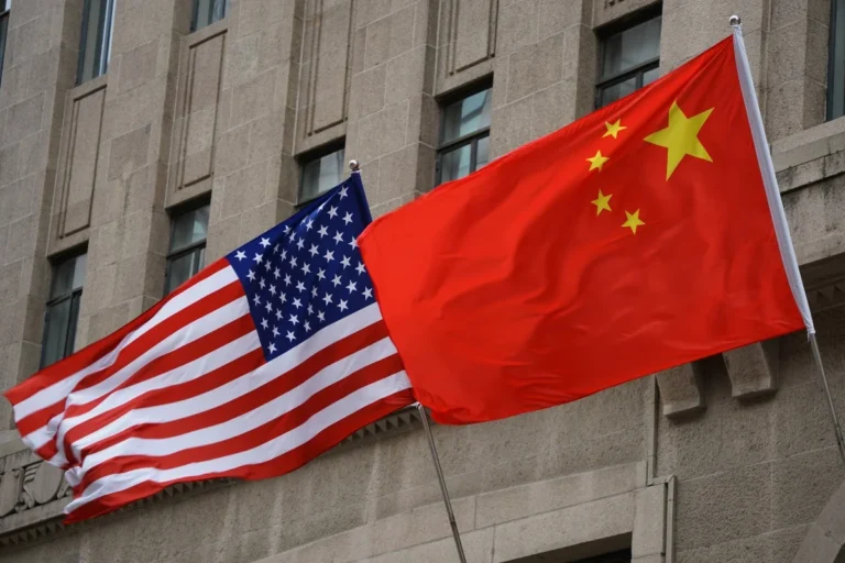 China promete resposta após ameaça de tarifa de 100% dos EUA