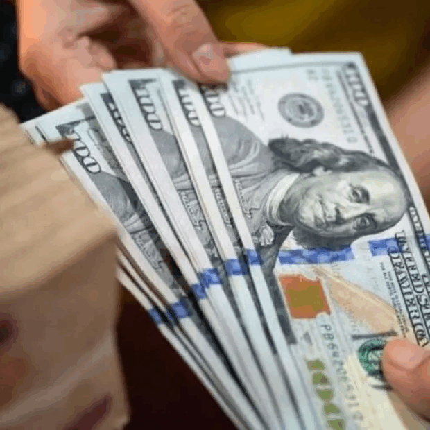 dolar-1-4-scaled-1-620x620-1.png-1