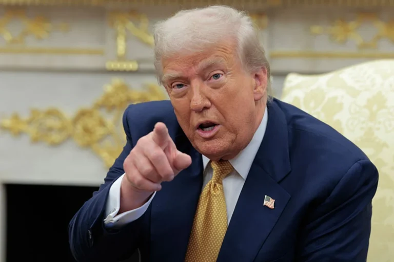 Trump inicia demissões em massa de servidores federais nos EUA devido ao shutdown