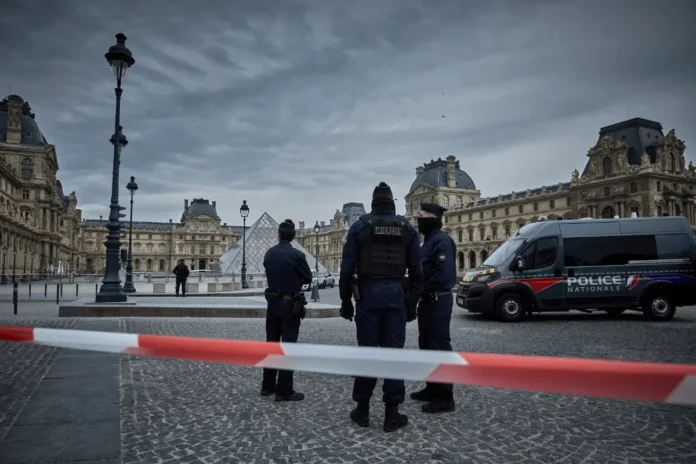 foto-roubo-paris-louvre-1.webp