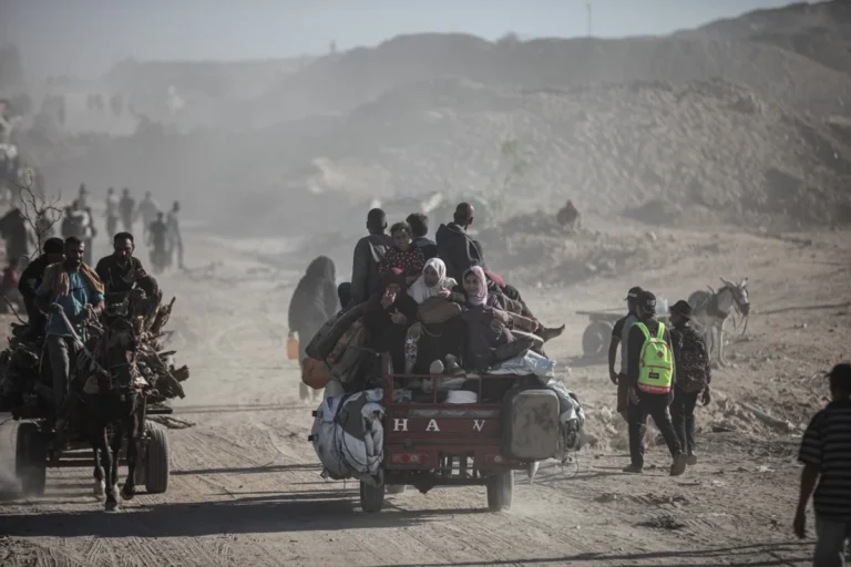 Palestinos retornam para casa no segundo dia de pausa no conflito