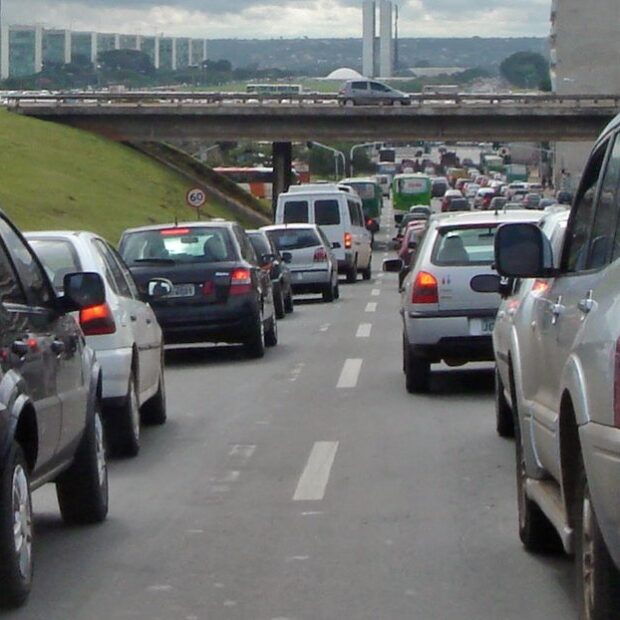 transito-proximo-a-rodoviaria-e1739535320176-620x620.jpg