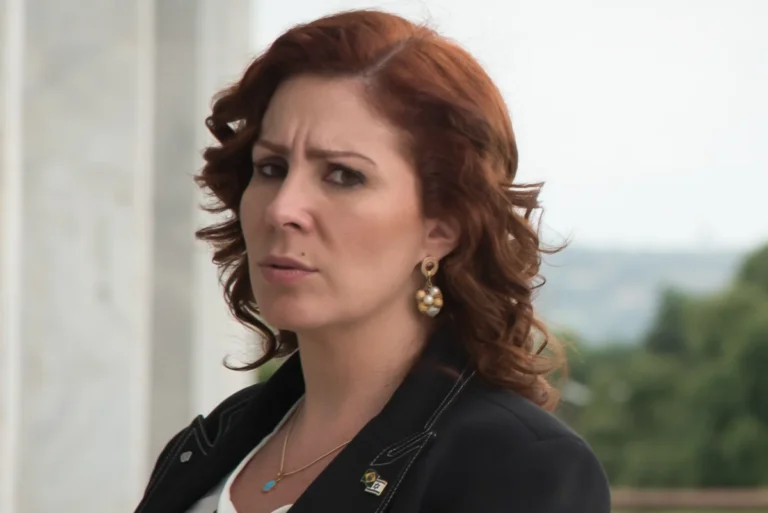 PT lidera ação no STF para anular manutenção do mandato de Carla Zambelli