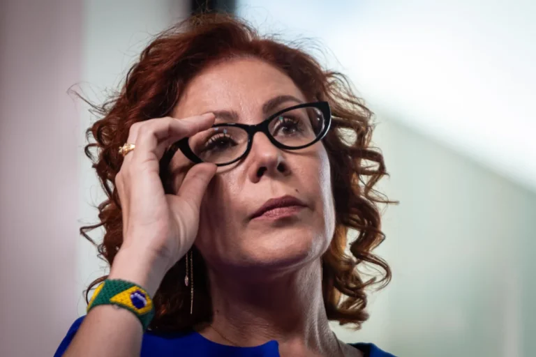 Moraes cancela decisão da Câmara e ordena afastamento de Zambelli