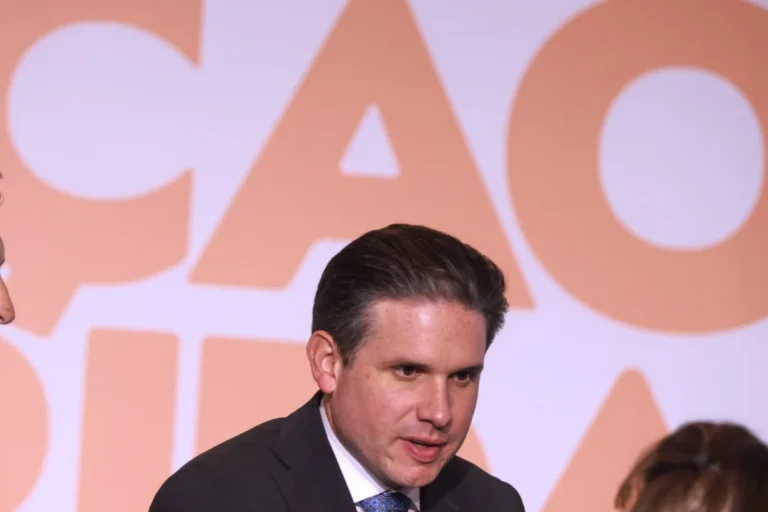 Motta explica confusão e agressões para imprensa