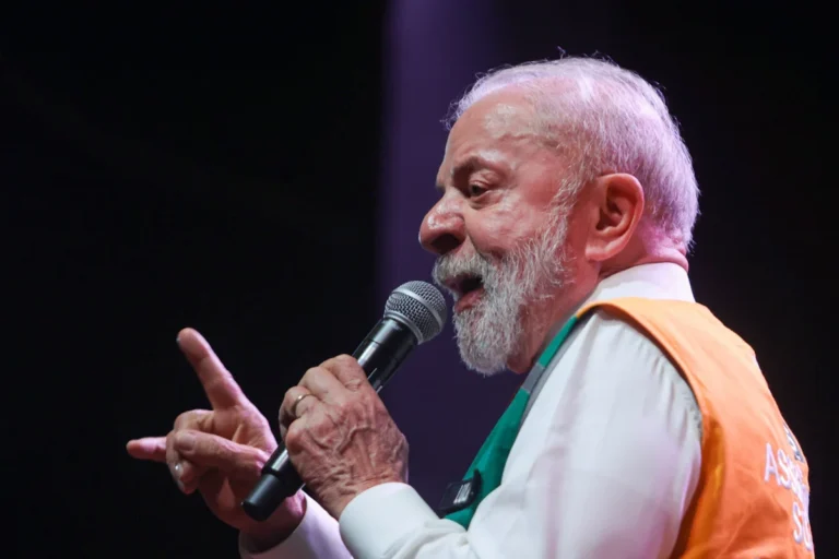 Lula critica Zema e diz que ele não avança