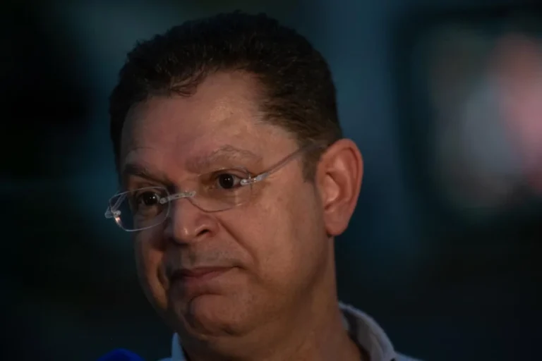 Sóstenes chama Moraes de ditador psicopata por decisão sobre Zambelli