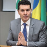 Brasília, (DF) – 25/10/2023 – O ministro das Cidades, Jader Filho, durante assinatura de acordo de cooperação técnica para elaboração de um estudo nacional de mobilidade urbana. Foto Valter Campanato/Agência Brasil.