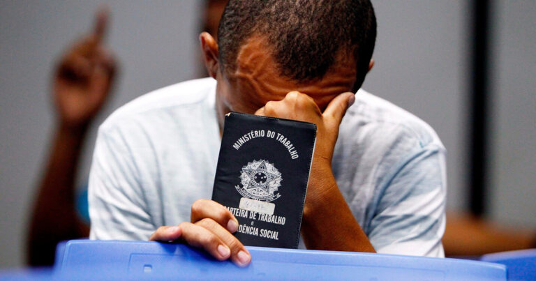 Metade das atividades econômicas teve queda no emprego até fevereiro, aponta IBGE