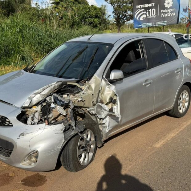 Acidente com três carros causa capotamento e deixa três feridos na DF-230