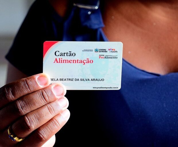 Governo aumenta auxílio-alimentação e benefícios para servidores