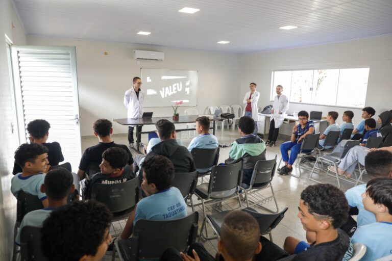 Vacinação e cultura de paz chegam ao CEF 5 de Taguatinga