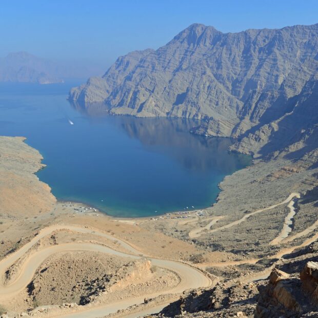 Irã e Trump afirmam que Hormuz permanece aberto, mas EUA mantém bloqueio