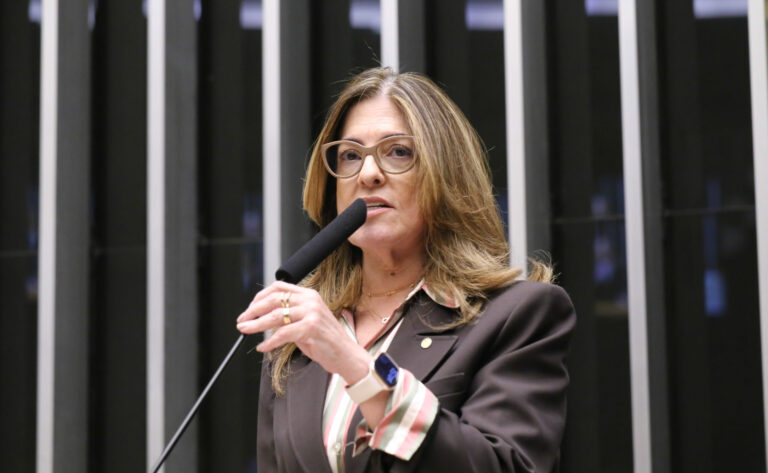 Comissão aprova pedido de suspensão do poder familiar por pessoas sem parentesco