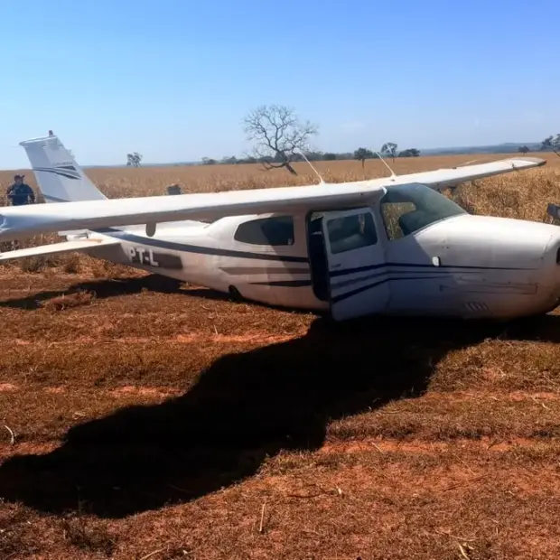 FAB intercepta avião suspeito vindo da Bolívia