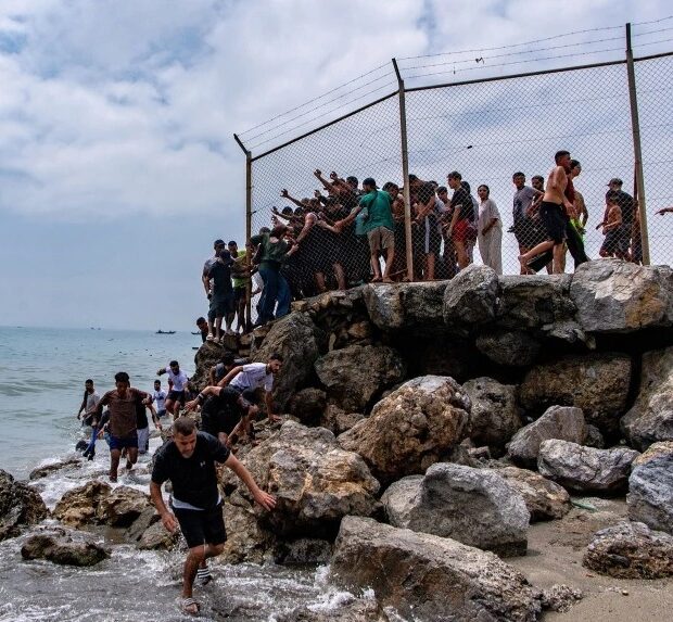 Novo capítulo da crise migratória entre Europa e África impulsionado pelo oportunismo