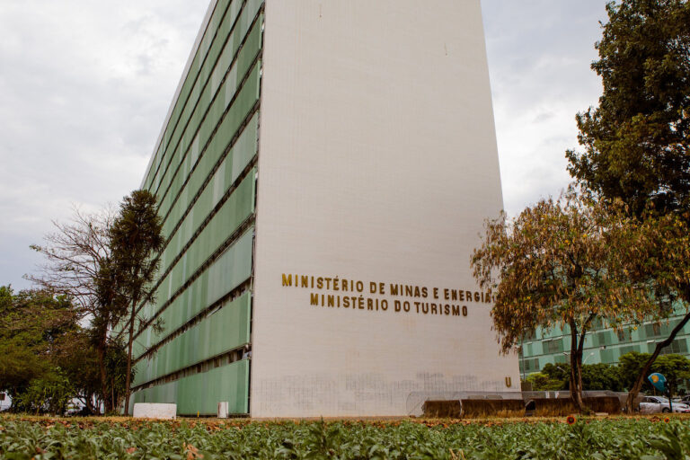 MME anuncia saída da secretária de Mineração