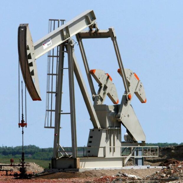 Petróleo sobe com atenção ao conflito no Oriente Médio