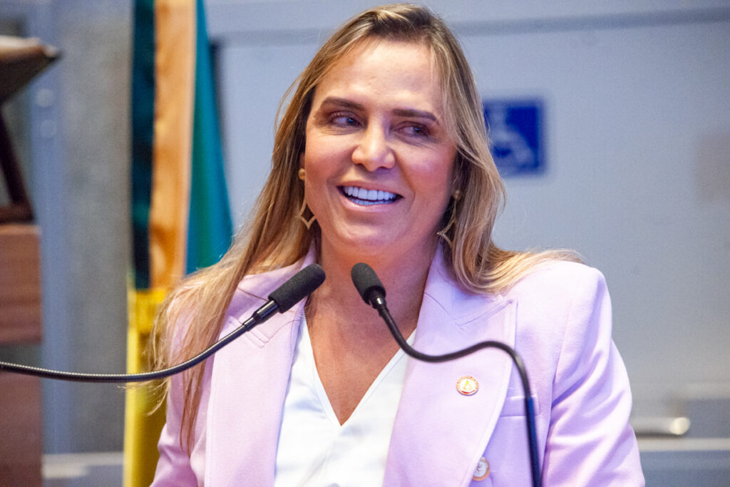 Celina Leão em meio a questionamentos sobre relação com empresário ligado à Urbi no DF